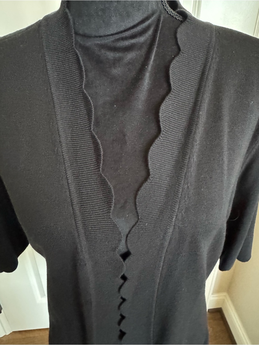 Isaac Mizrahi  Scalloped Edge Knit elbow sleeve cardigan/jacket